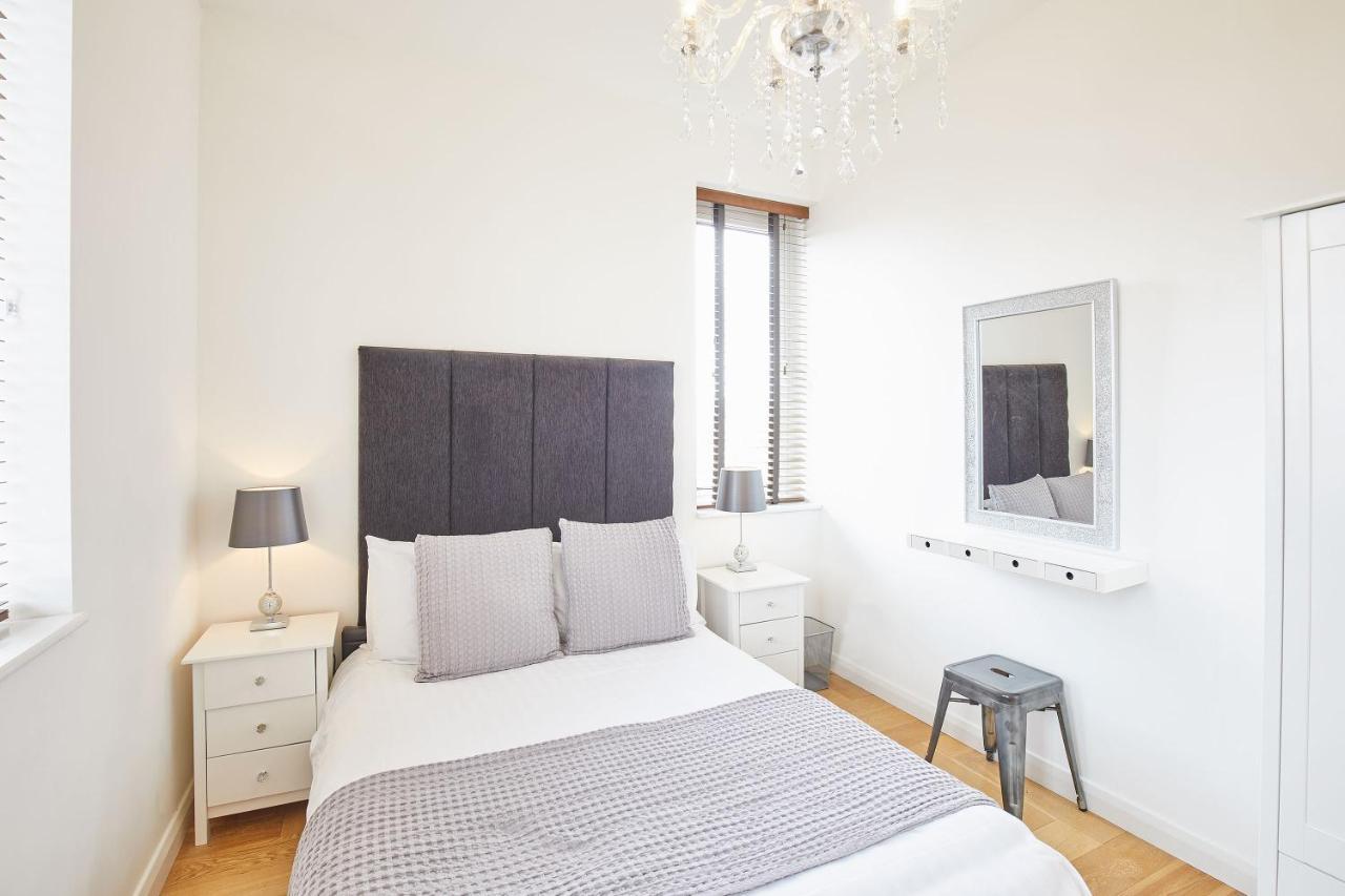 Host & - Boutique Balcony Apartment